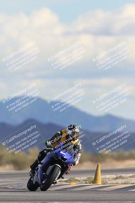 media/Nov-16-2025-Race Pace (Sun) [[8c5fa54630]]/Non Verified Riders (1st 20 Minutes)/5-Turn 15 (110pm)/